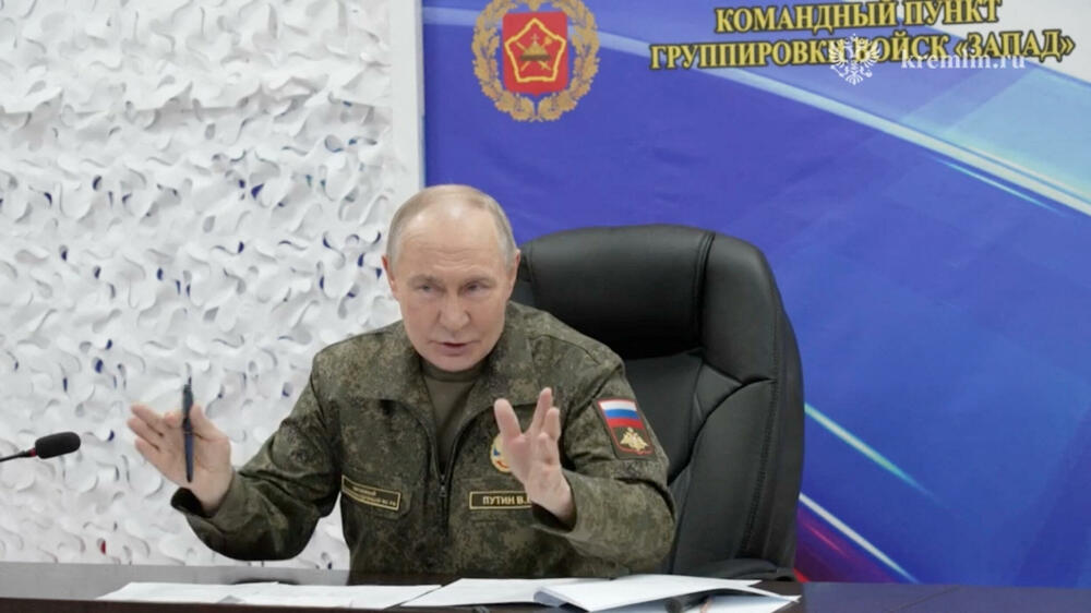 <p>Ukrajina je takođe odbacila ruske navode da su njene snage preuzele velike djelove još dva grada &mdash; Pokrovska, logističkog čvorišta koje Rusija pokušava da zauzme mjesecima, i Volčanska, blizu ruske granice</p>