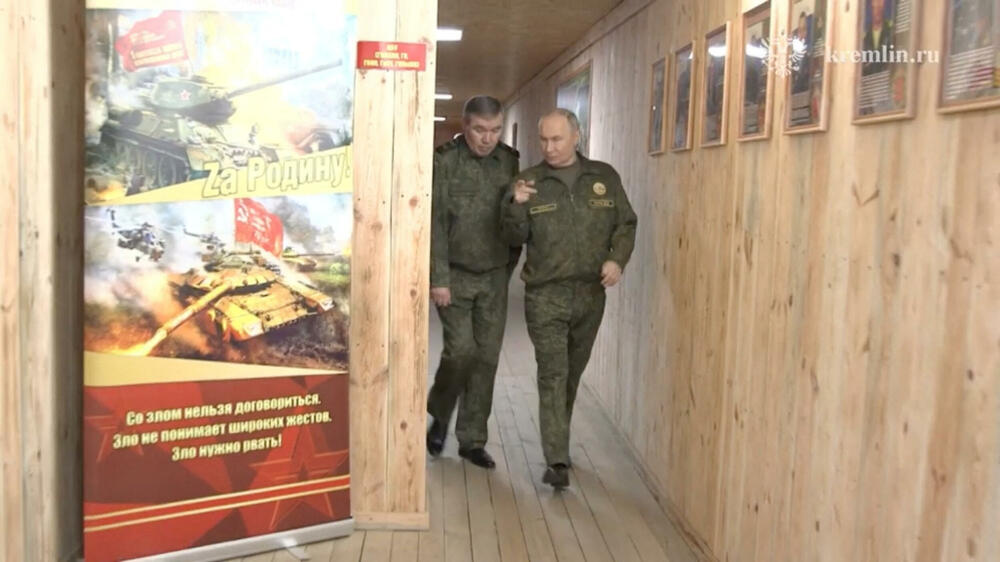 <p>Ukrajina je takođe odbacila ruske navode da su njene snage preuzele velike djelove još dva grada &mdash; Pokrovska, logističkog čvorišta koje Rusija pokušava da zauzme mjesecima, i Volčanska, blizu ruske granice</p>