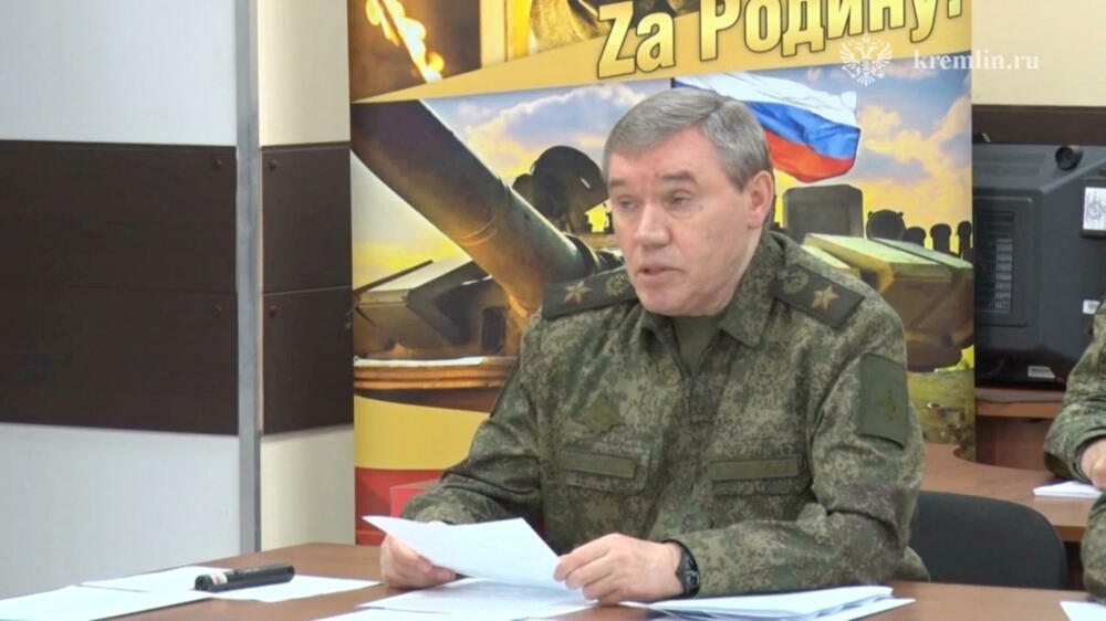 <p>Ukrajina je takođe odbacila ruske navode da su njene snage preuzele velike djelove još dva grada &mdash; Pokrovska, logističkog čvorišta koje Rusija pokušava da zauzme mjesecima, i Volčanska, blizu ruske granice</p>