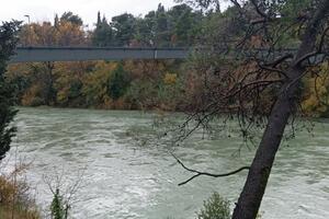 Mladić spasio žensku osobu iz nabujale Morače