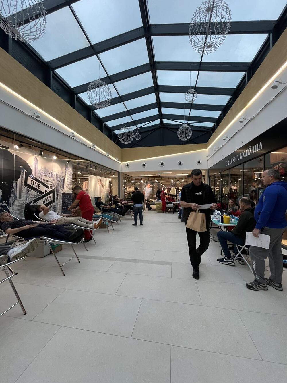 <p>Tradicionalna akcija dobrovoljnog davanja krvi koju organizuje Društvo dobrovoljnih davalaca krvi “Radivoje Pima”</p>