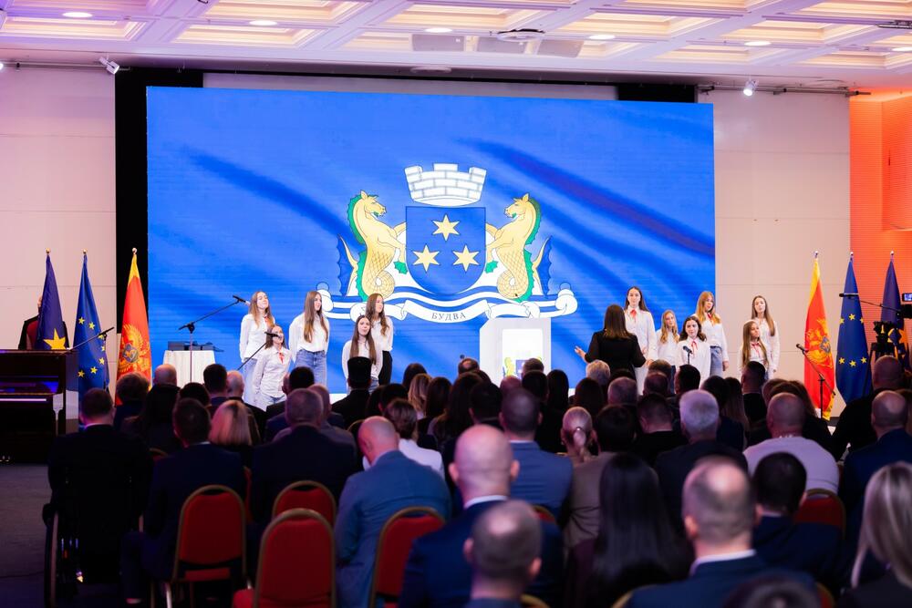 <p>Svečanom sjednicom Skupštine opštine Budva proslavljeni Dan opštine i Dan oslobođenja</p>