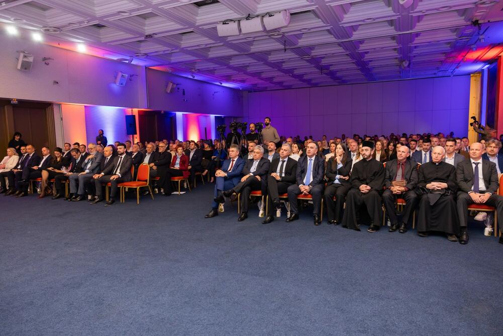 <p>Svečanom sjednicom Skupštine opštine Budva proslavljeni Dan opštine i Dan oslobođenja</p>