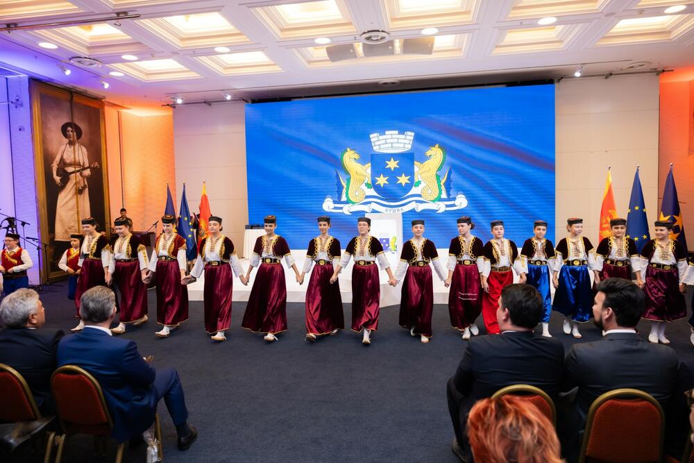 <p>Svečanom sjednicom Skupštine opštine Budva proslavljeni Dan opštine i Dan oslobođenja</p>