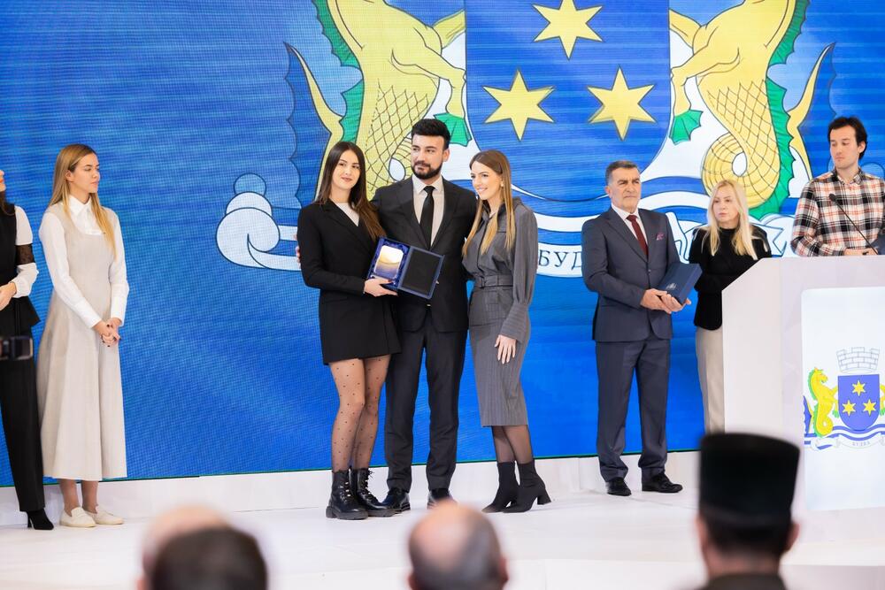 <p>Svečanom sjednicom Skupštine opštine Budva proslavljeni Dan opštine i Dan oslobođenja</p>