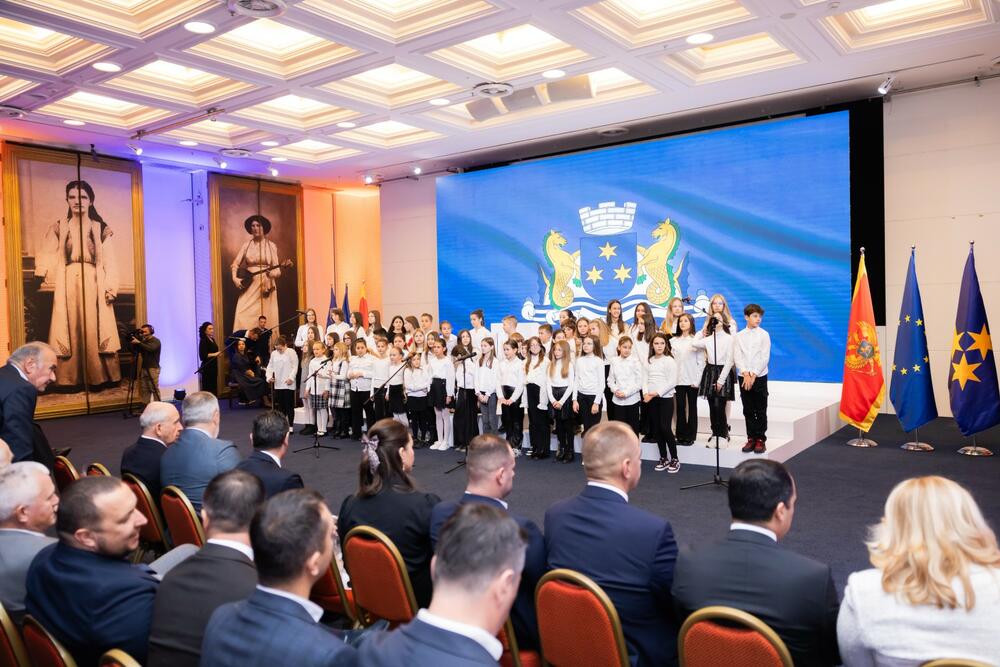 <p>Svečanom sjednicom Skupštine opštine Budva proslavljeni Dan opštine i Dan oslobođenja</p>