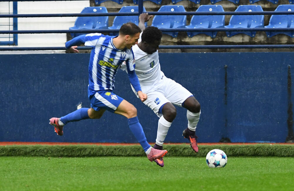 <p>Odigrana 16. kolo MeridianBet 1. CFL: Sutjeska - Dečić 3:1, Budućnost - Mornar 2:0 u derbijima</p>