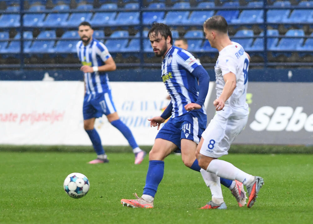 <p>Odigrana 16. kolo MeridianBet 1. CFL: Sutjeska - Dečić 3:1, Budućnost - Mornar 2:0 u derbijima</p>