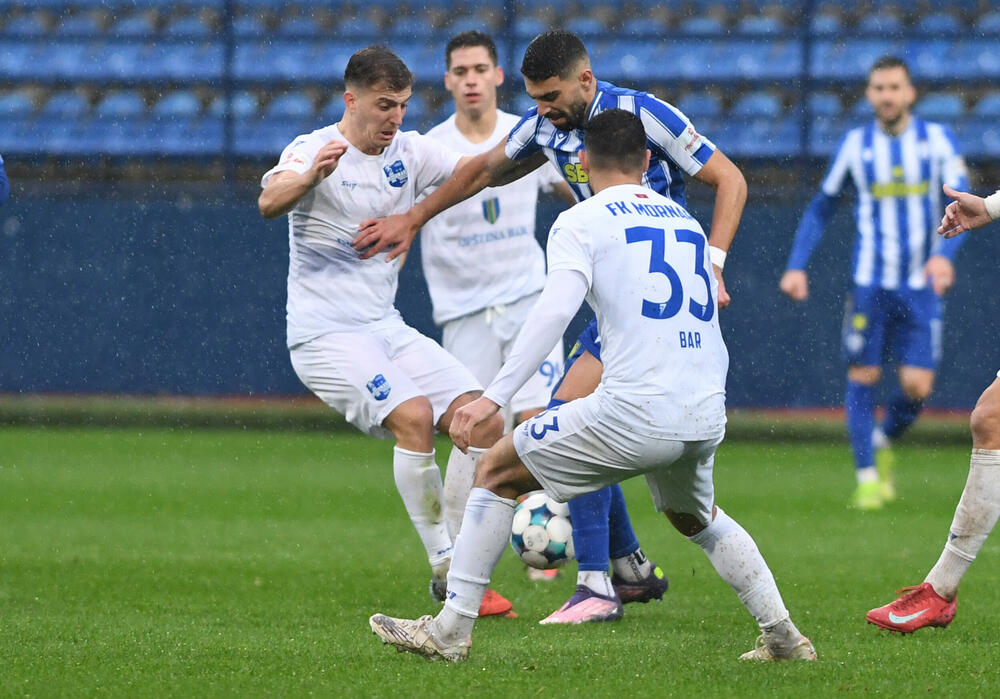 <p>Odigrana 16. kolo MeridianBet 1. CFL: Sutjeska - Dečić 3:1, Budućnost - Mornar 2:0 u derbijima</p>