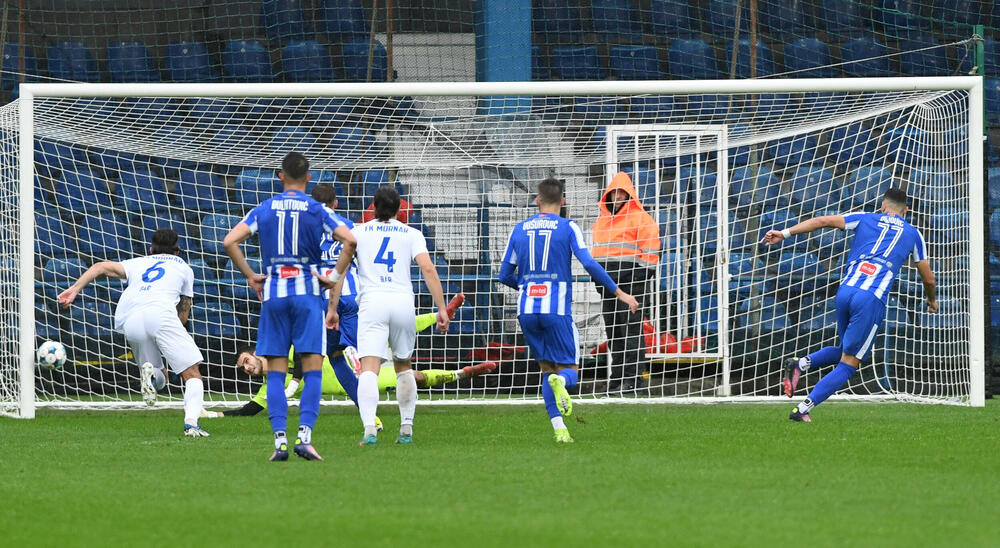 <p>Odigrana 16. kolo MeridianBet 1. CFL: Sutjeska - Dečić 3:1, Budućnost - Mornar 2:0 u derbijima</p>