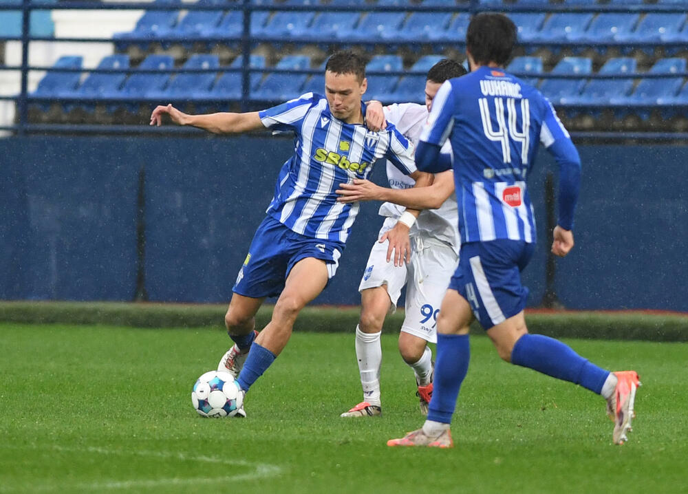 <p>Odigrana 16. kolo MeridianBet 1. CFL: Sutjeska - Dečić 3:1, Budućnost - Mornar 2:0 u derbijima</p>