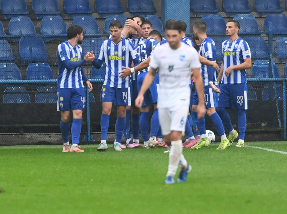 <p>Odigrana 16. kolo MeridianBet 1. CFL: Sutjeska - Dečić 3:1, Budućnost - Mornar 2:0 u derbijima</p>