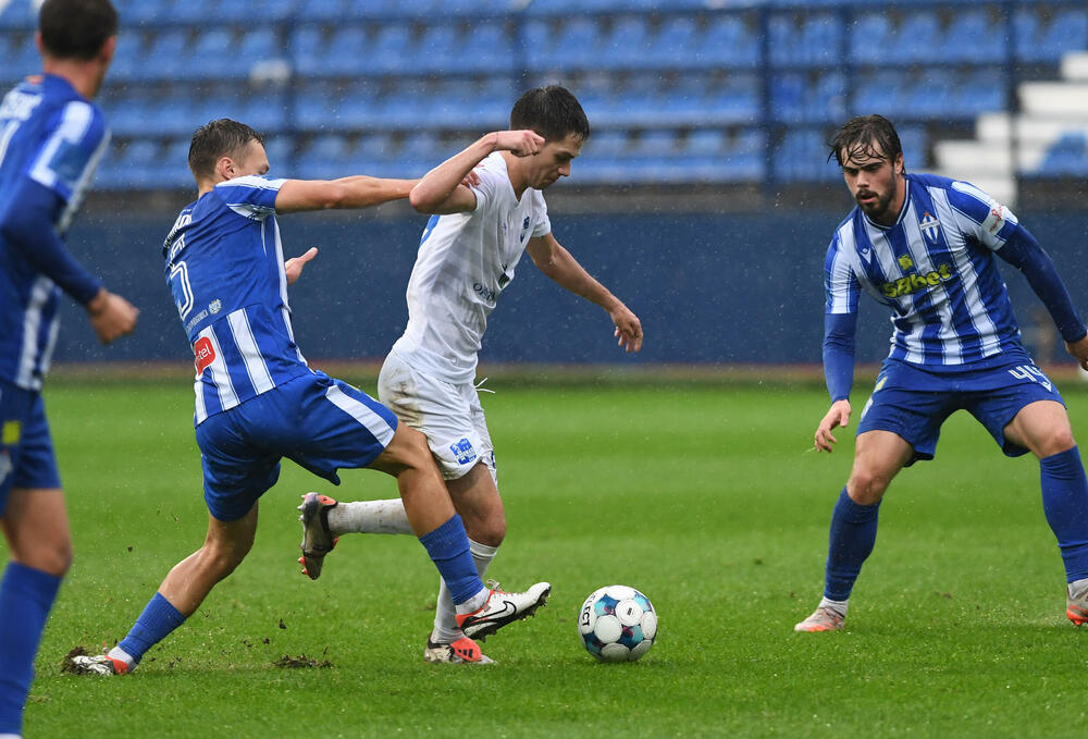 <p>Odigrana 16. kolo MeridianBet 1. CFL: Sutjeska - Dečić 3:1, Budućnost - Mornar 2:0 u derbijima</p>