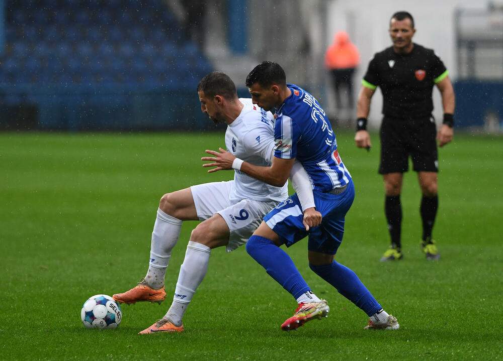 <p>Odigrana 16. kolo MeridianBet 1. CFL: Sutjeska - Dečić 3:1, Budućnost - Mornar 2:0 u derbijima</p>