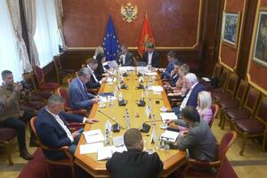 U PES-u tvrde da trenutno nema dvotrećinske podrške za otvorene...