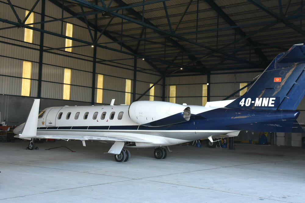 Letovi završeni, pa nema bezbjednosnog rizika da se podaci objave: Avion Vlade, Foto: BORIS PEJOVIC