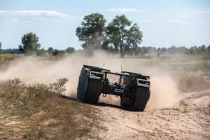 U zoni smrti na istočnom frontu roboti snabdijevaju zaglavljene...