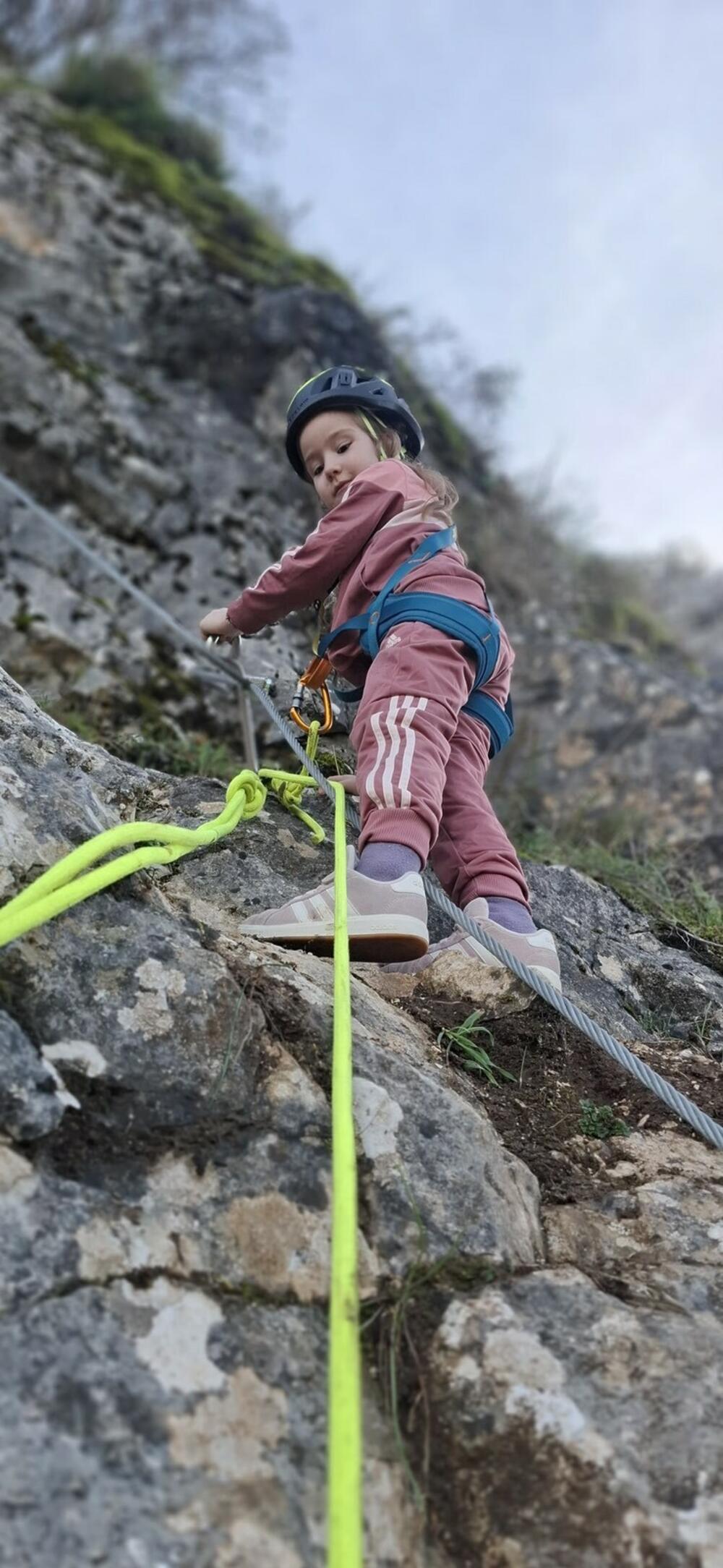 Na stijeni djeca razvijaju motoričke sposobnosti: Sa ferate Slano jezero
