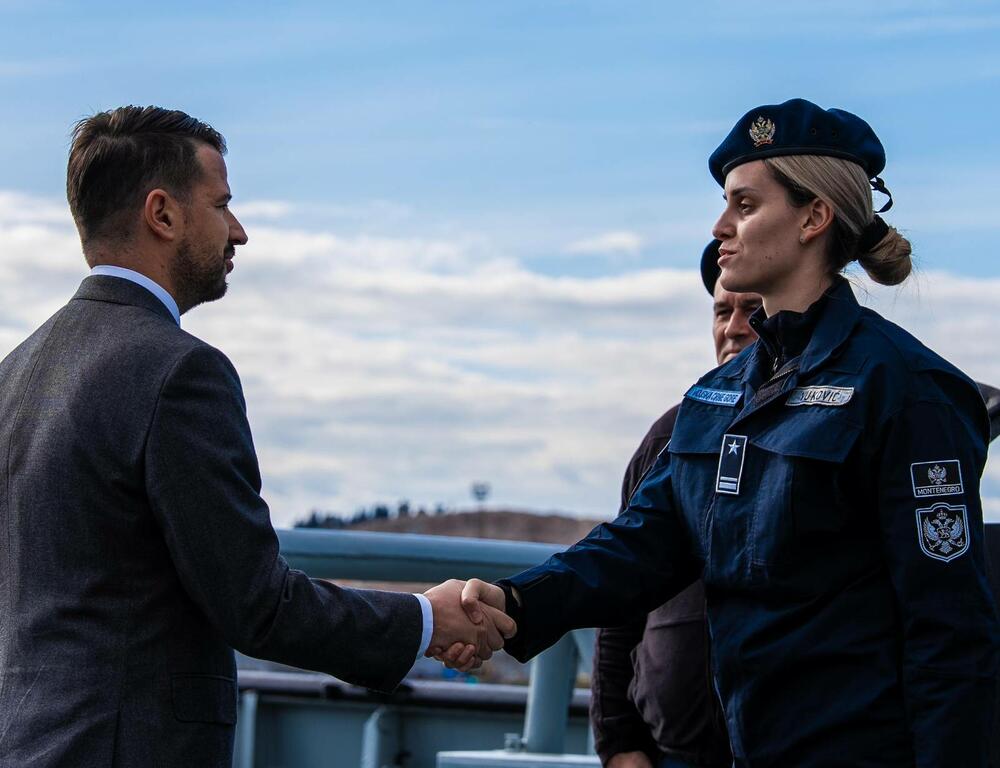 <p>Predsjednik Crne Gore kazao  da ga posebno raduje što će nova zgrada Mornarice uskoro biti završena, kao i da je započet proces nabavke novih brodova</p>