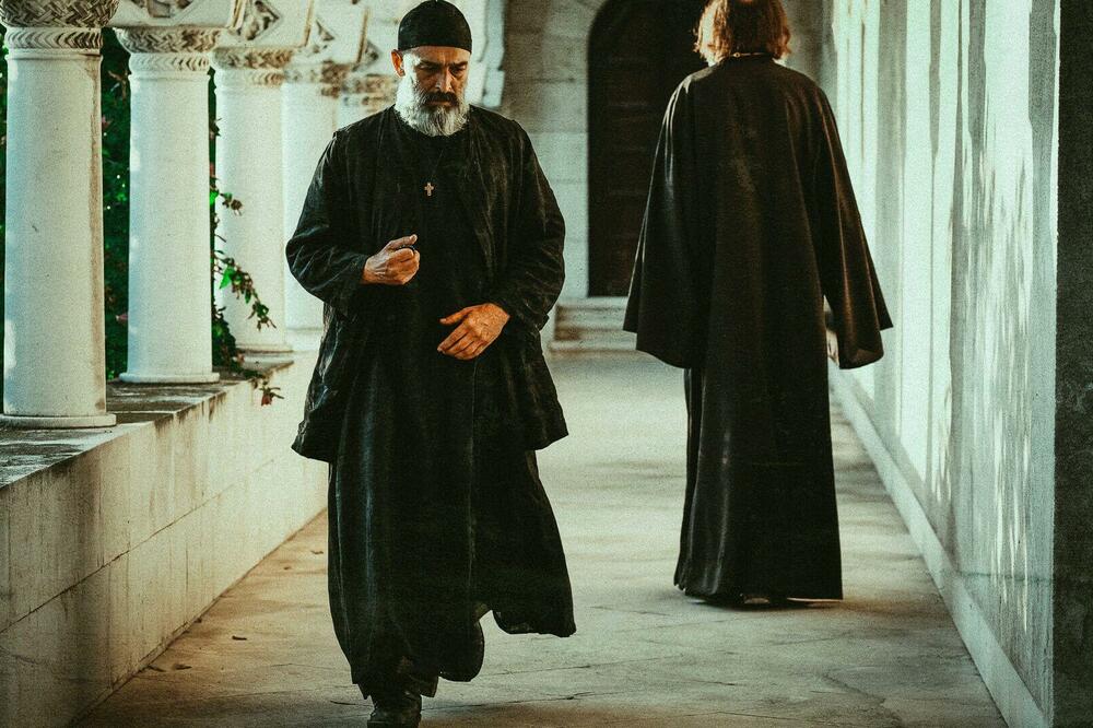 Toni Mihajlovski kao monah Tihon u Crnoj svadbi, Foto: Firefly productions