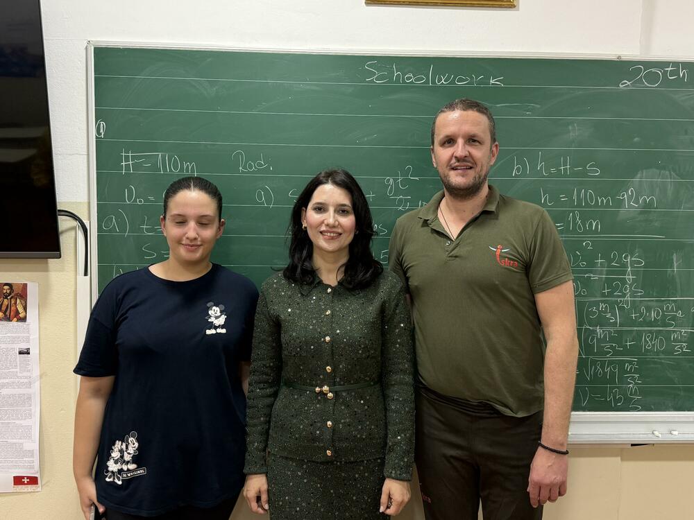 Direktorica Ekol koledža sa učenicom OŠ 'Sutjeska' i instruktorom plesa