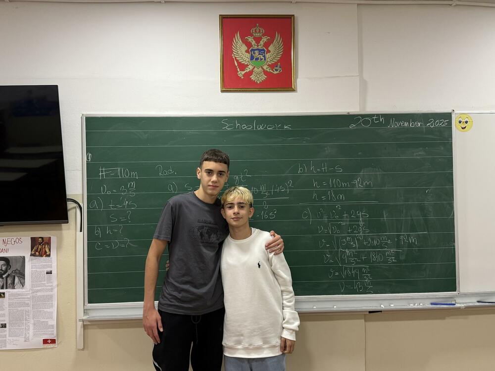 Harun Alkan (desno) sa svojim prijateljem iz OŠ “Sutjeska”