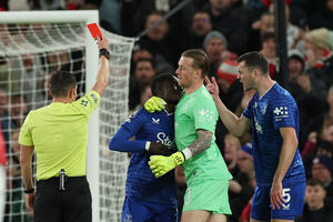 Gej šamarao saigrača, Mojes prvi put osvojio Old traford