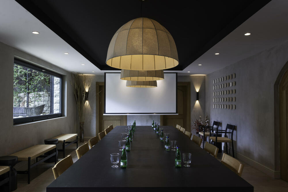 <p>U savršenom spoju prirode, tradicije i emocije, Odiva je postala novo omiljeno mjesto crnogorskog poslovnog svijeta, ali i porodičnih okupljanja.</p>