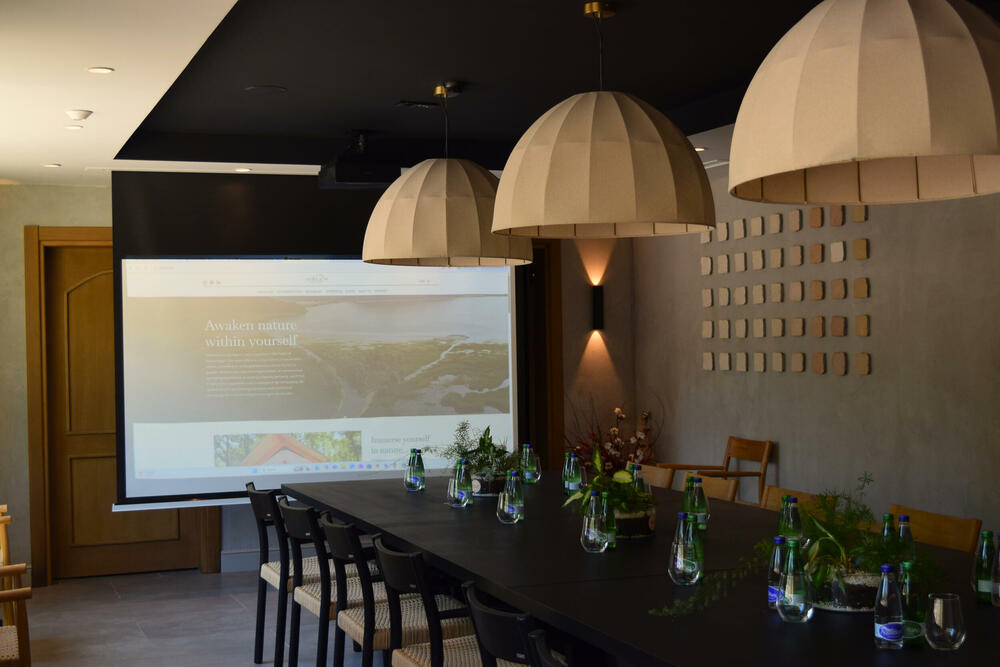 <p>U savršenom spoju prirode, tradicije i emocije, Odiva je postala novo omiljeno mjesto crnogorskog poslovnog svijeta, ali i porodičnih okupljanja.</p>