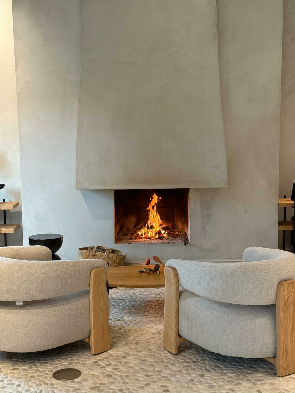 <p>U savršenom spoju prirode, tradicije i emocije, Odiva je postala novo omiljeno mjesto crnogorskog poslovnog svijeta, ali i porodičnih okupljanja.</p>