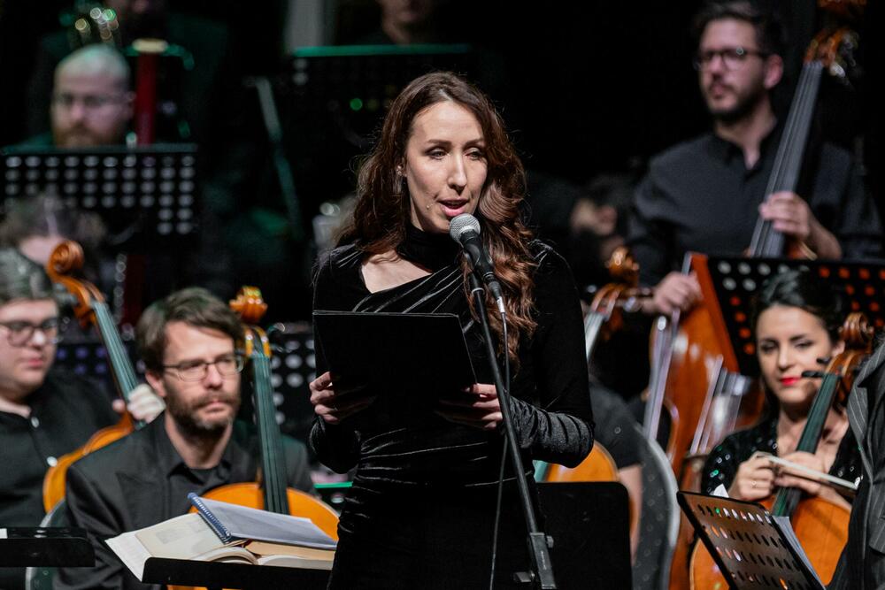 <p>Premijerni koncert &ldquo;Zvuk Boke&rdquo; oduševio publiku i potvrdio rađanje novog kulturnog centra Crne Gore</p>