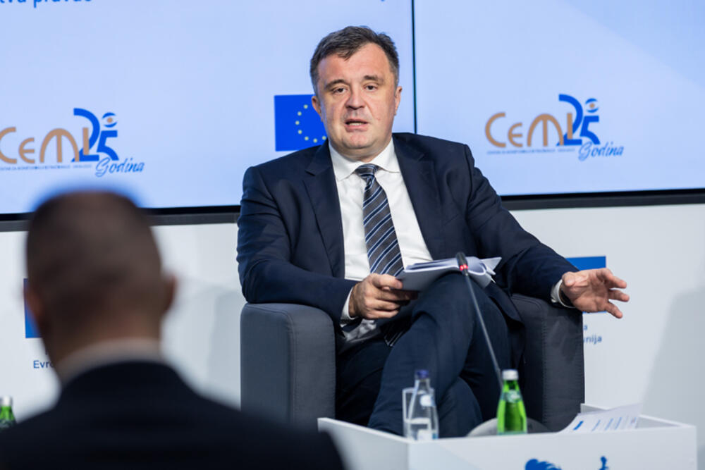 Črna gora: Skupščina ponovno glasuje o kandidatih za ustavne sodnike