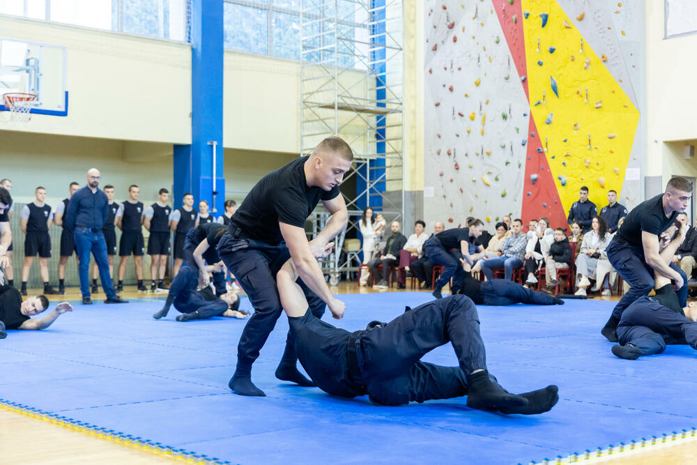 <p>U Danilovgradu održana ceremonija dodjele diploma polaznicima XVII generacije Policijske akademije</p>