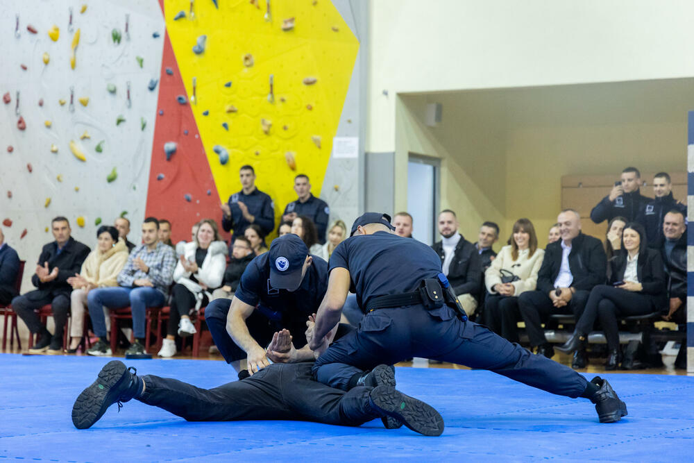 <p>U Danilovgradu održana ceremonija dodjele diploma polaznicima XVII generacije Policijske akademije</p>