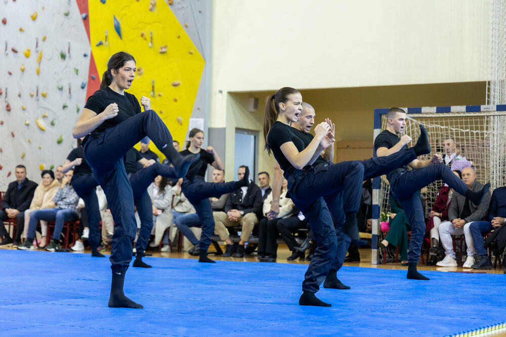 <p>U Danilovgradu održana ceremonija dodjele diploma polaznicima XVII generacije Policijske akademije</p>