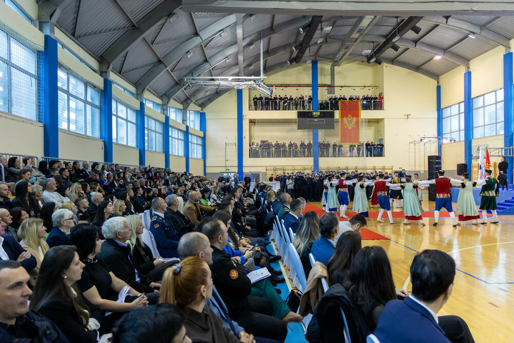 <p>U Danilovgradu održana ceremonija dodjele diploma polaznicima XVII generacije Policijske akademije</p>