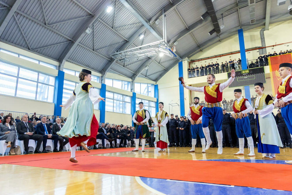 <p>U Danilovgradu održana ceremonija dodjele diploma polaznicima XVII generacije Policijske akademije</p>