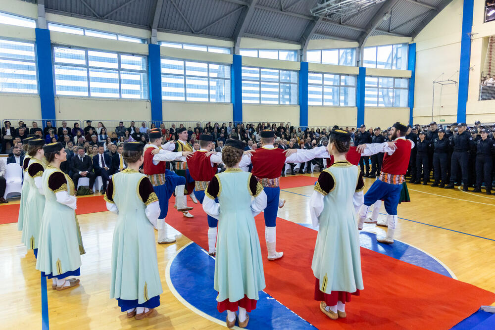 <p>U Danilovgradu održana ceremonija dodjele diploma polaznicima XVII generacije Policijske akademije</p>