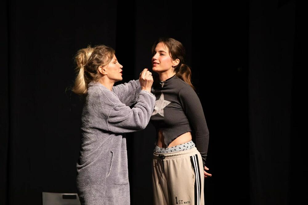 Scena iz predstave "Bajbok", Foto: Centar za kulturu Bijelo Polje