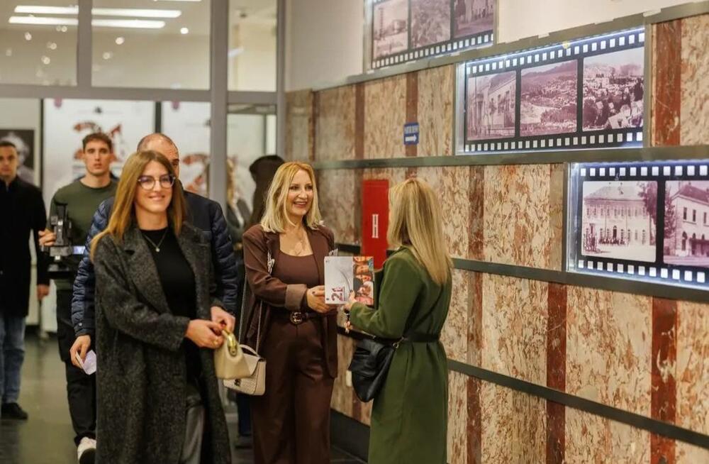 <p>Nikšićko pozorište od 16. do 21. novembra bilo je mjesto koje vrvi od života, mjesto susreta, razmjene, igre, kolektivne energije, mjesto magije i duha koji se rijetko gdje osjeti tako snažno i iskreno kao u gradu pod Trebjesom i Bedemom</p>