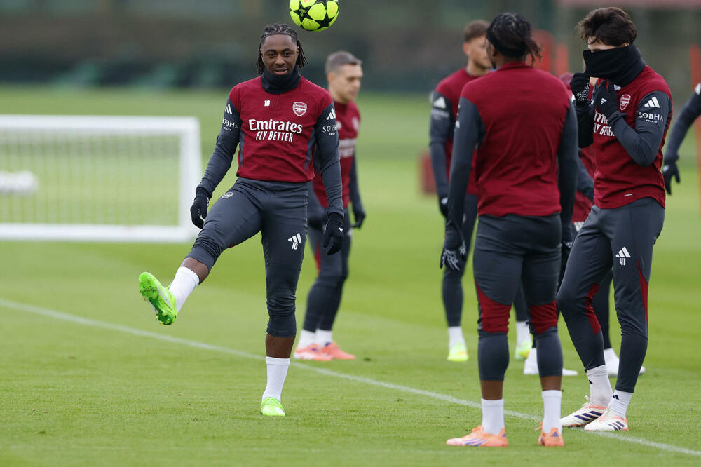 Ebereči Eze napada Bajern nakon što je postigao het-trik u pobjedi Arsenala nad Totenhemom, Foto: Reuters