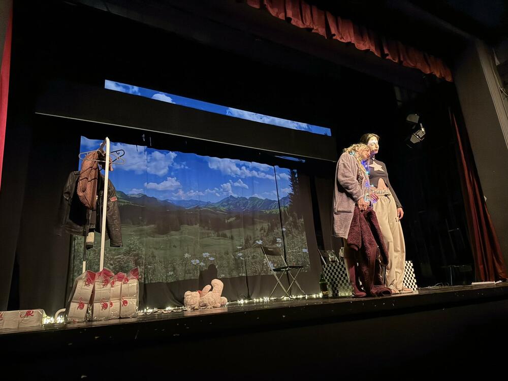 <p>Pozorišna predstava „Bajbok” izvedena sinoć na “Jesenjem pozorišnom salonu u Bijelom Polju</p>