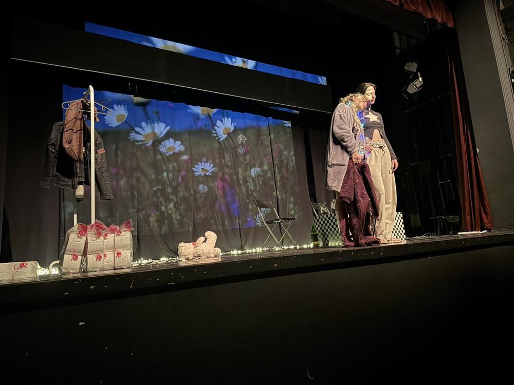 <p>Pozorišna predstava „Bajbok” izvedena sinoć na “Jesenjem pozorišnom salonu u Bijelom Polju</p>