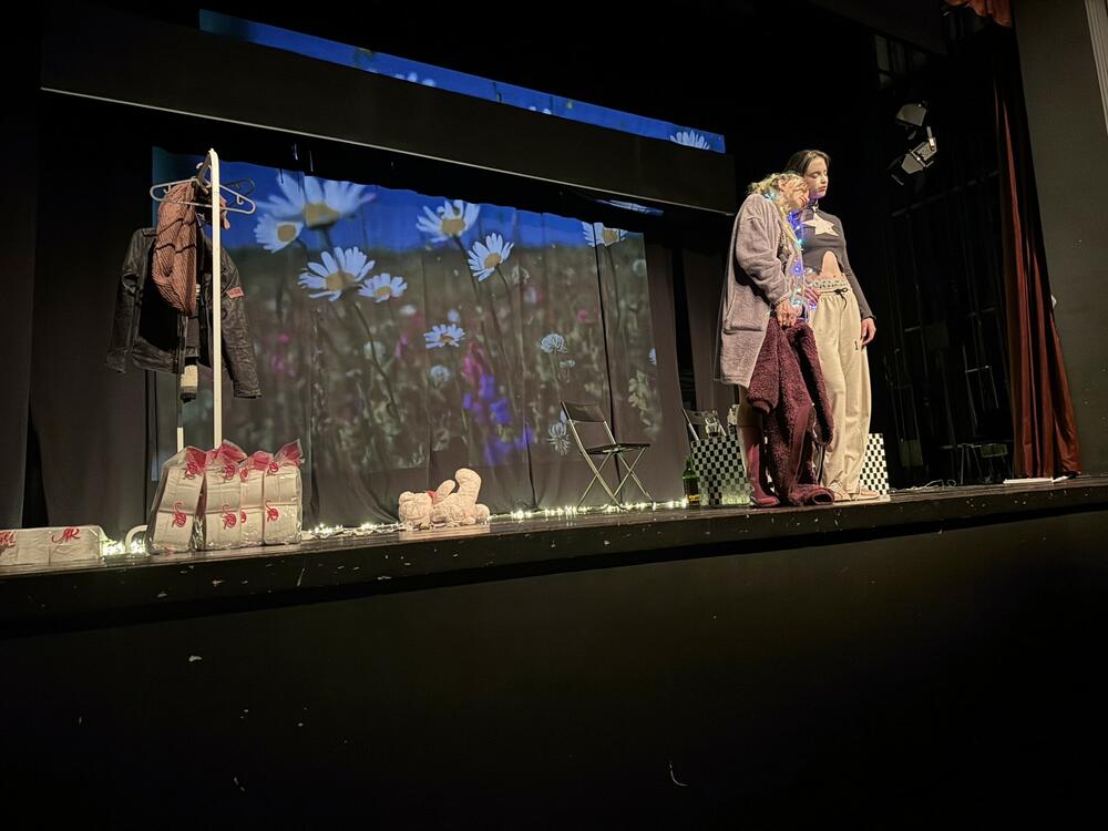 <p>Pozorišna predstava „Bajbok” izvedena sinoć na “Jesenjem pozorišnom salonu u Bijelom Polju</p>