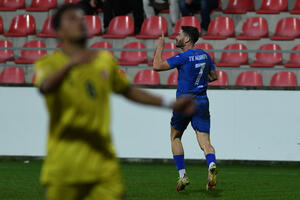 Mornar, Jezero i Otrant u polufinalu Kupa