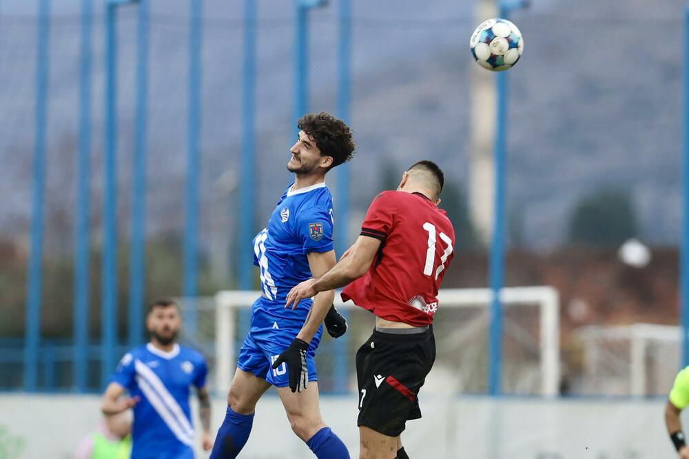 <p>Tuzani se revanširali lideru prvenstva za nedjeljni poraz kraj Bistrice i slavili kod kuće sa 2:1, golovima Braunovića i Pavlićevića. Vukčević u nadoknadi samo ublažio poraz Sutjeske</p>