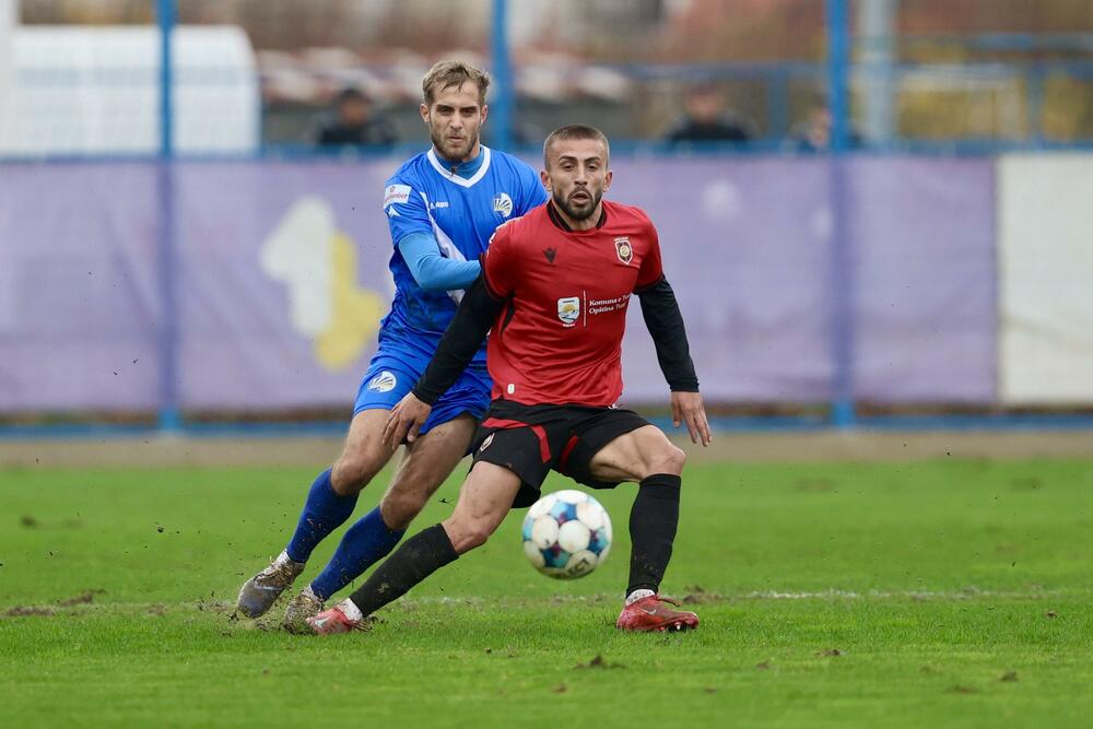 <p>Tuzani se revanširali lideru prvenstva za nedjeljni poraz kraj Bistrice i slavili kod kuće sa 2:1, golovima Braunovića i Pavlićevića. Vukčević u nadoknadi samo ublažio poraz Sutjeske</p>