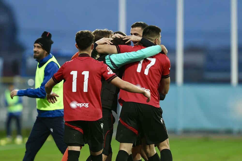 <p>Tuzani se revanširali lideru prvenstva za nedjeljni poraz kraj Bistrice i slavili kod kuće sa 2:1, golovima Braunovića i Pavlićevića. Vukčević u nadoknadi samo ublažio poraz Sutjeske</p>