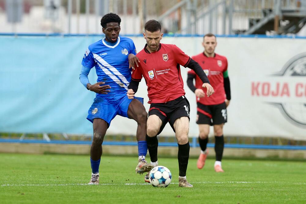 <p>Tuzani se revanširali lideru prvenstva za nedjeljni poraz kraj Bistrice i slavili kod kuće sa 2:1, golovima Braunovića i Pavlićevića. Vukčević u nadoknadi samo ublažio poraz Sutjeske</p>