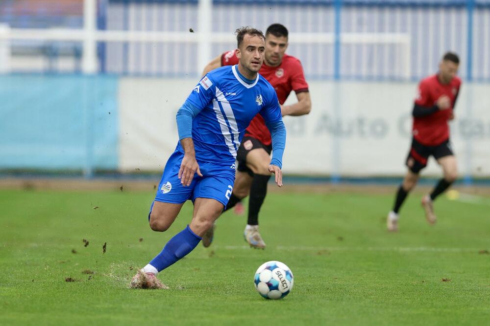 <p>Tuzani se revanširali lideru prvenstva za nedjeljni poraz kraj Bistrice i slavili kod kuće sa 2:1, golovima Braunovića i Pavlićevića. Vukčević u nadoknadi samo ublažio poraz Sutjeske</p>